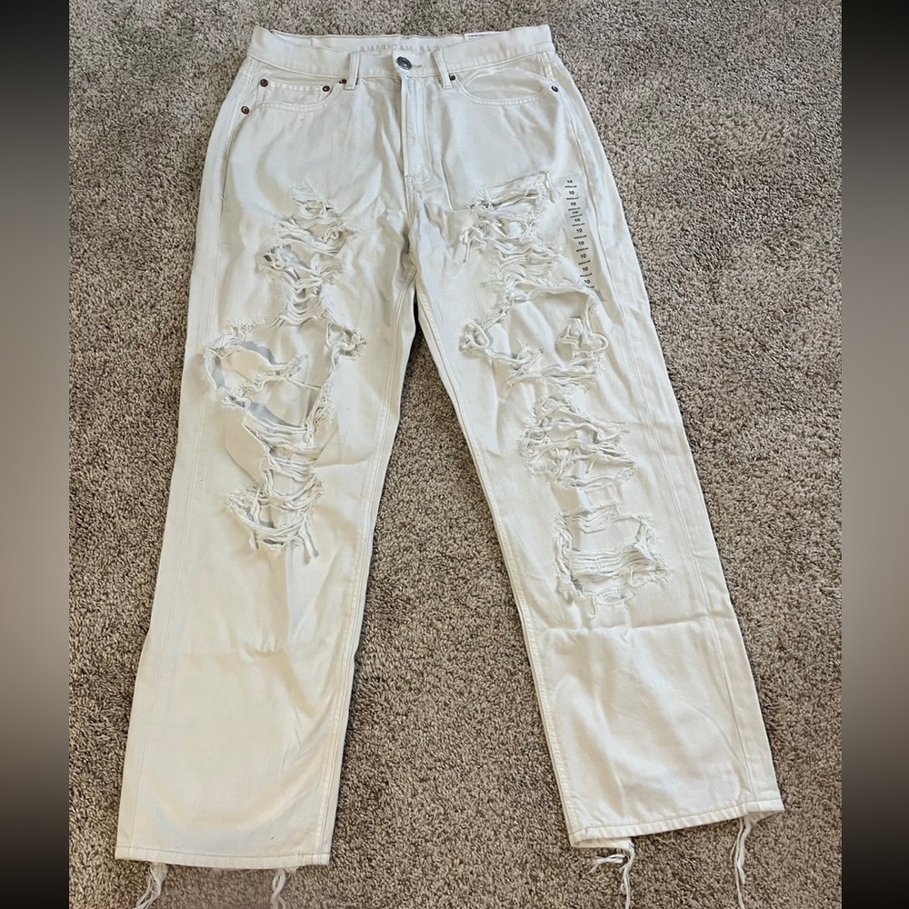 American Eagle ripped white 90s boyfriend jeans NWT